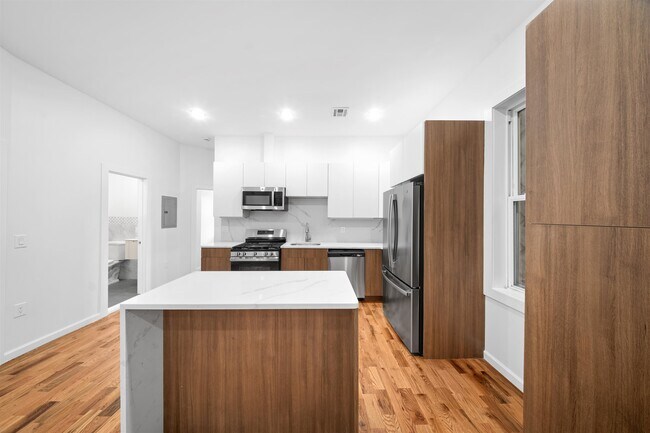 Building Photo - 1111 53rd St