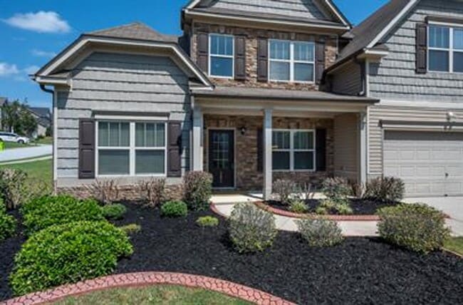 Building Photo - Stunning 4/3 Available Now!
