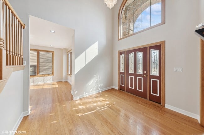 Building Photo - 17W234 Massel Ct