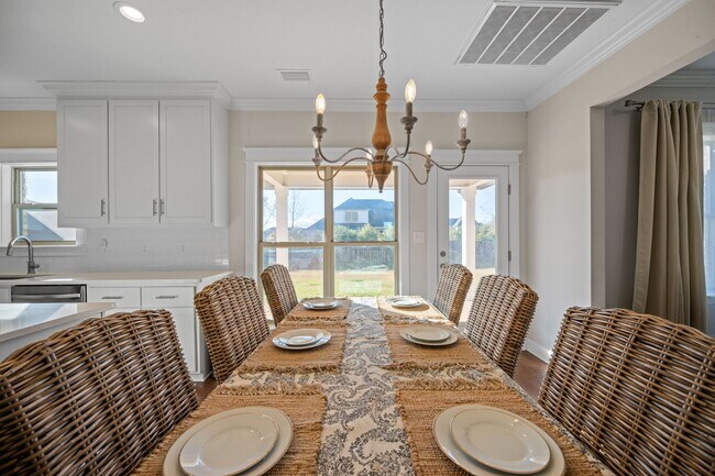 Building Photo - 5/3.5 TRULAND BUILT BEAUTY!