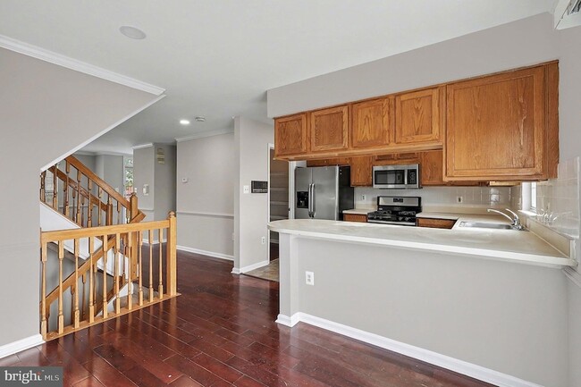 Building Photo - 2003 Paddle Boat Ln