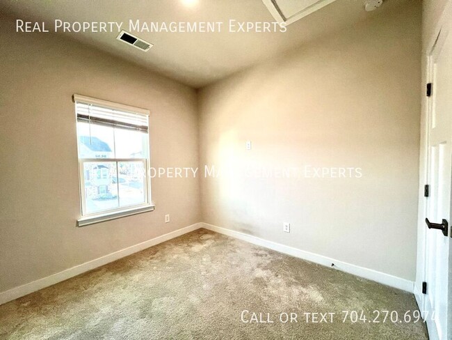 Building Photo - 1609 Aspire St