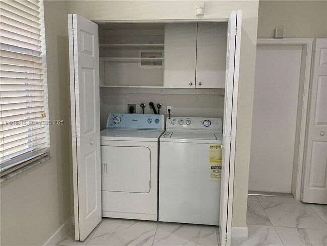 Building Photo - 2165 Pasa Verde Ln