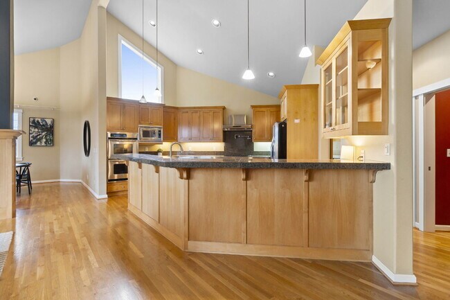 Building Photo - Beautiful, Spacious, Damascus Home with Incredible Views