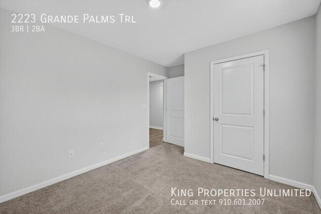 Building Photo - 2223 Grande Palms Trl