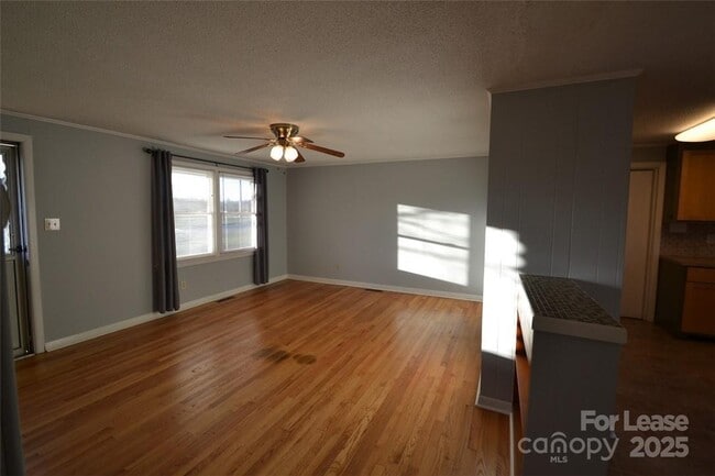 Building Photo - 2037 N Deal Ave