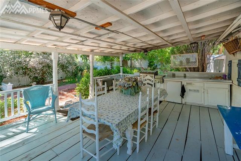 Outdoor Kitchen - 1034 E Platte Ave