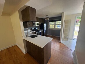 Building Photo - Newly updated 2 Bedroom Townhouse in quite neighborhood