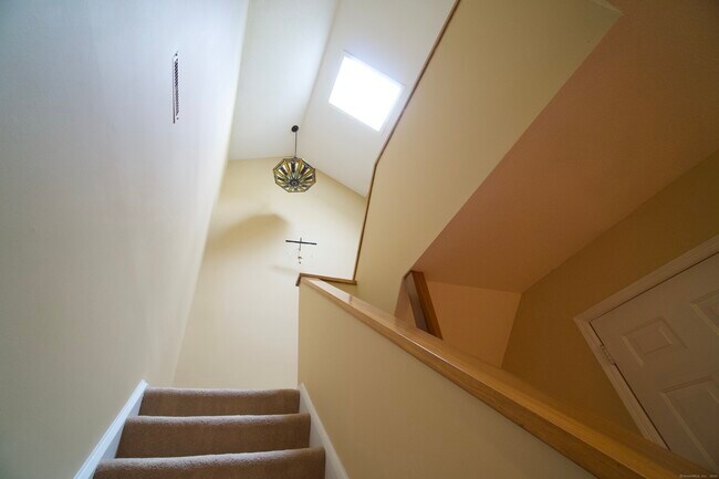 Building Photo - 21 Ashford Dr