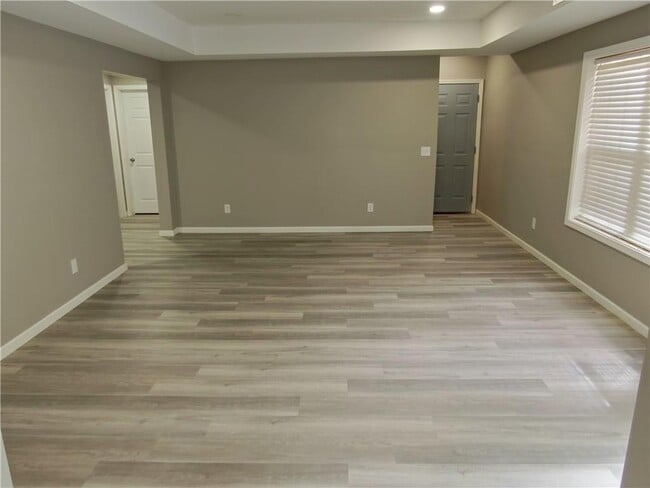 Building Photo - 4901 Planters Walk