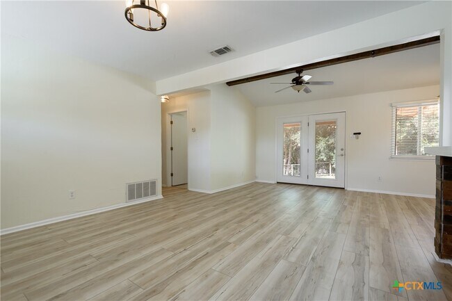 Building Photo - 625 Creek Dr