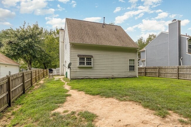 Building Photo - 3819 Northlake Dr