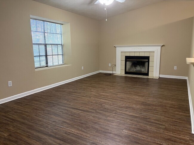 Building Photo - 1500 Belmont Trace