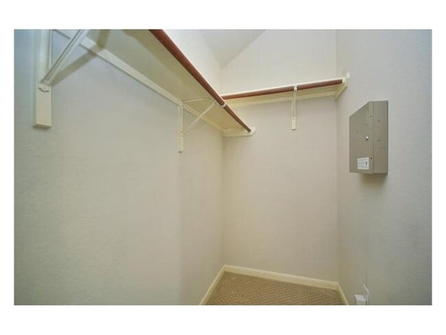 Building Photo - 1819 Rosenborough Ln N