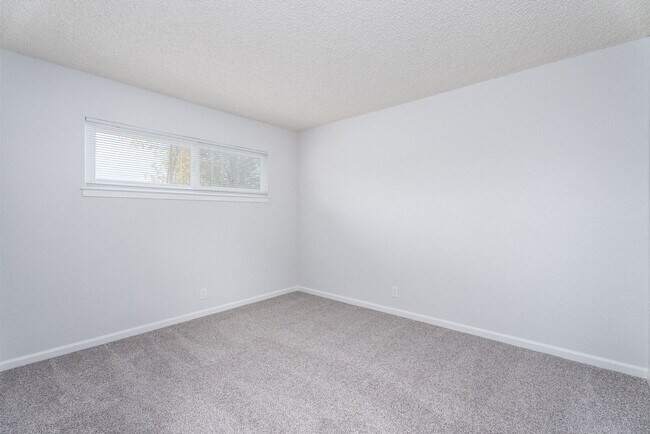 Building Photo - 6037 N Haven Dr