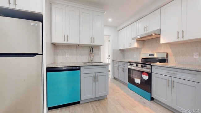 Building Photo - 72-17 66th Pl