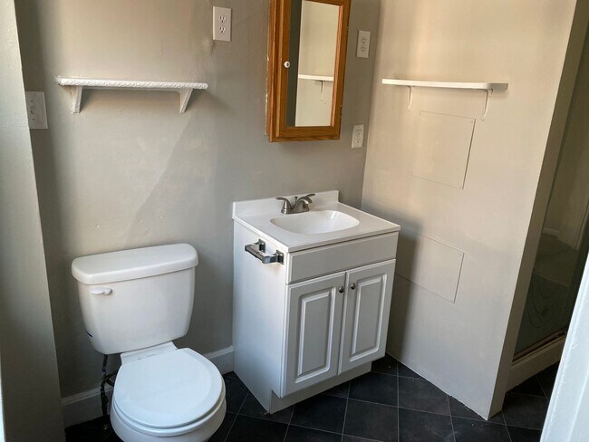 Building Photo - 351 W North St