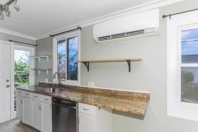 Building Photo - 2 Bedroom, 1 Bathroom, 2 Parking Home with Solar Panels + A/C!