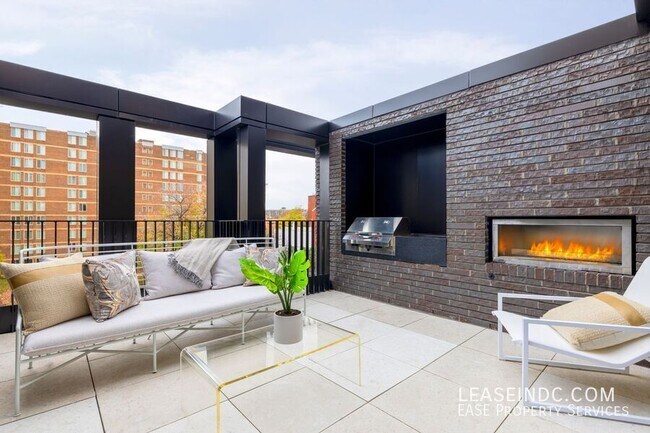 Building Photo - 1332 8th St NW