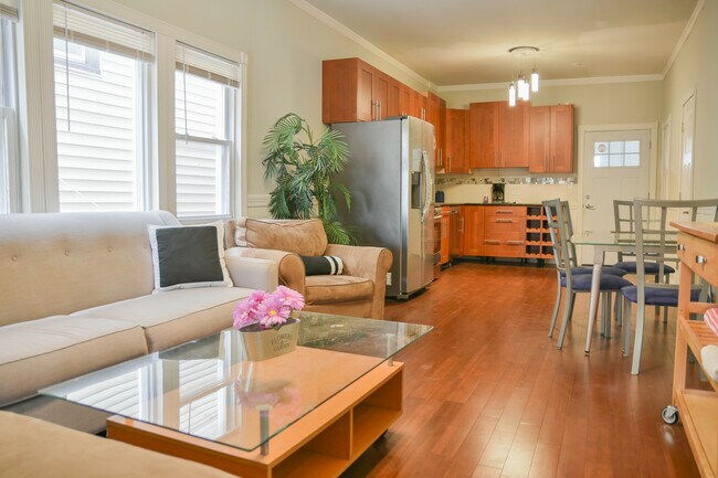 Building Photo - 1846 N Mozart St