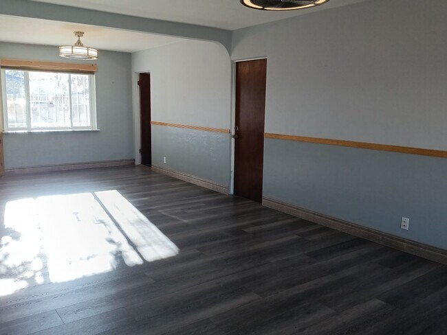 Building Photo - 3 Bedroom, 3 Bathroom Home! Schedule a Showing Soon!