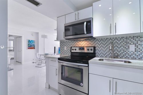 Building Photo - 20400 W Country Club Dr