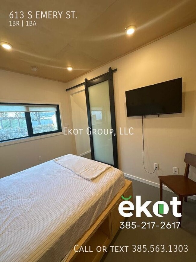 Building Photo - 613 Emery St W