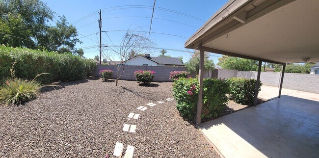 Building Photo - 4247 E Montecito Ave