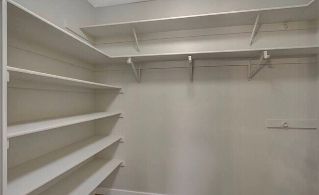 Building Photo - 1735 Navarre Ln