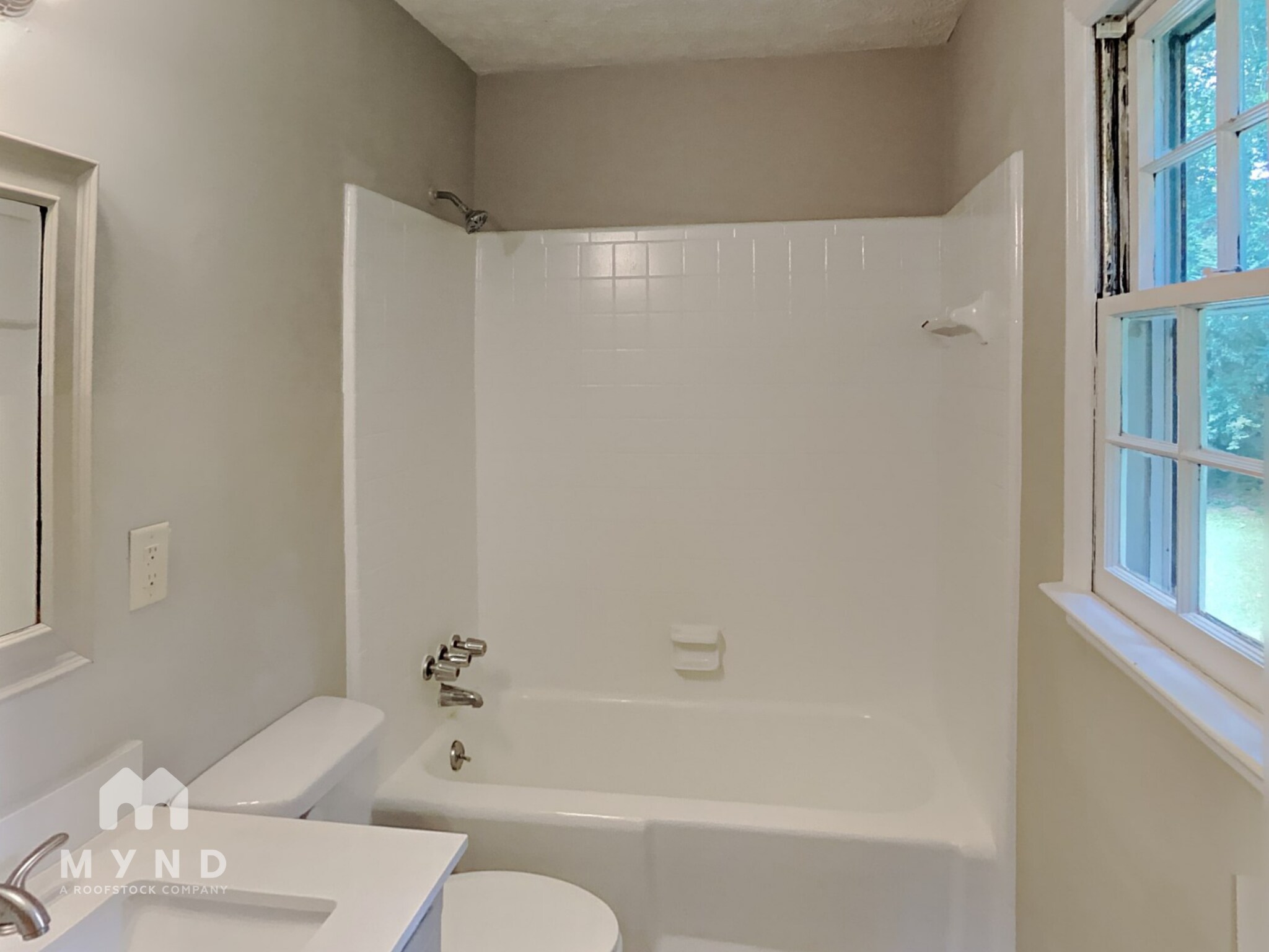 Building Photo - 1285 Coronada Dr