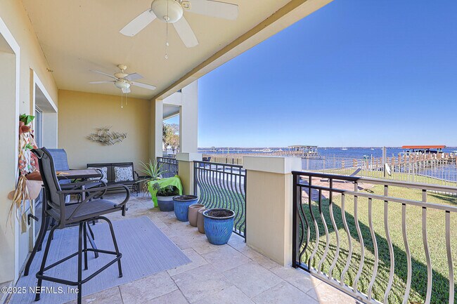 Building Photo - 120 Bay St