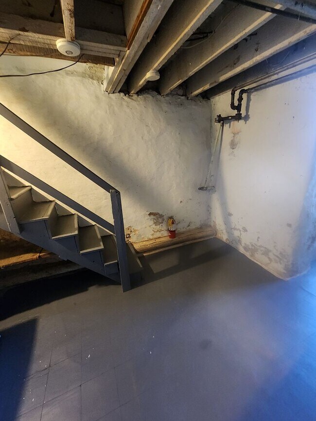 Building Photo - East Oak Lane House for rent with front porch and rear yard