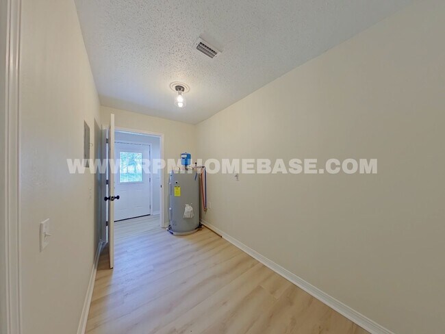 Building Photo - Fully Renovated 5-Bedroom Home with Modern...
