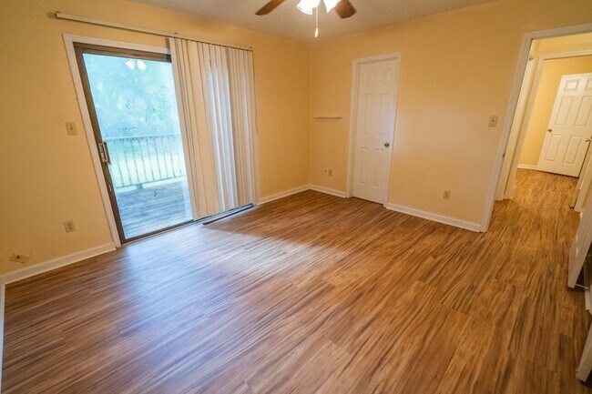 Building Photo - 2/1 Townhome in Twin Lakes