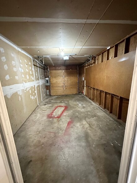 One car garage - 3031 Bridgeport Way W