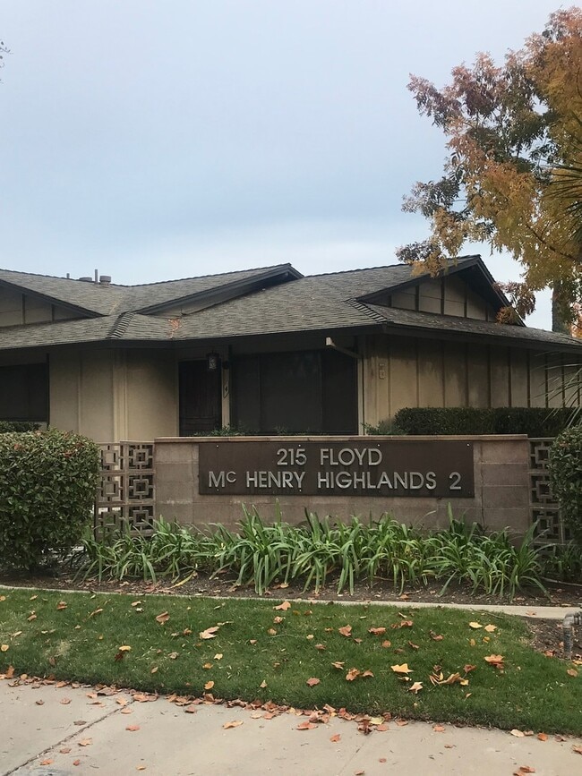 Building Photo - Super cute  2 bedroom 1 bath condo