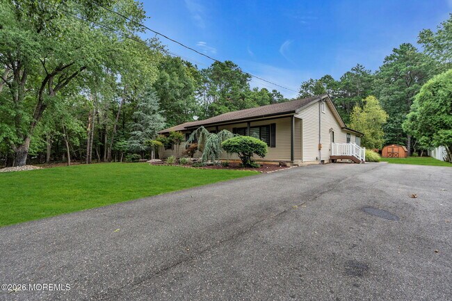 Building Photo - 819 Harmony Rd