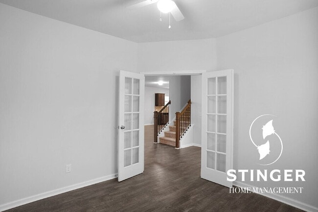 Building Photo - 108 Saluda Way