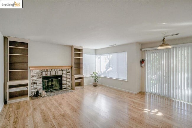 Building Photo - 4973 Ridgeview Dr