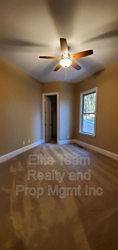 Building Photo - 550 Cottonfield Cir