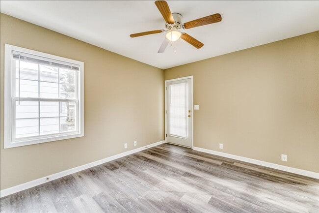 Building Photo - Adorable 2 Bed Riverside Home – Updated & Ready Now!