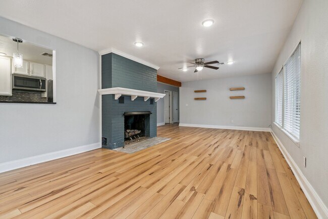 Building Photo - For Rent: Spacious 3-Bedroom, 2-Bath Home