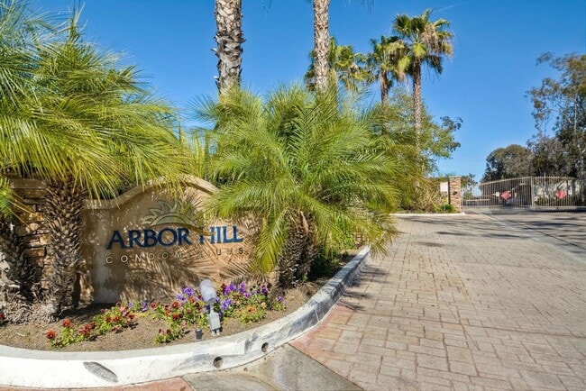 Building Photo - Gated Community - Ready To Go