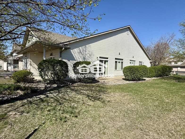 Building Photo - 1202 Crystal Pl E