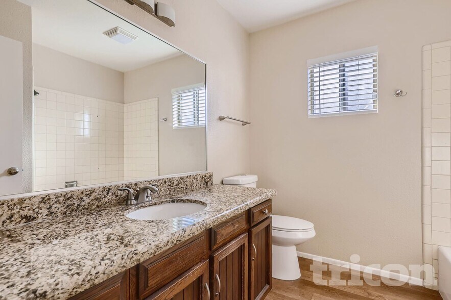 Building Photo - 4910 W Diana Ave