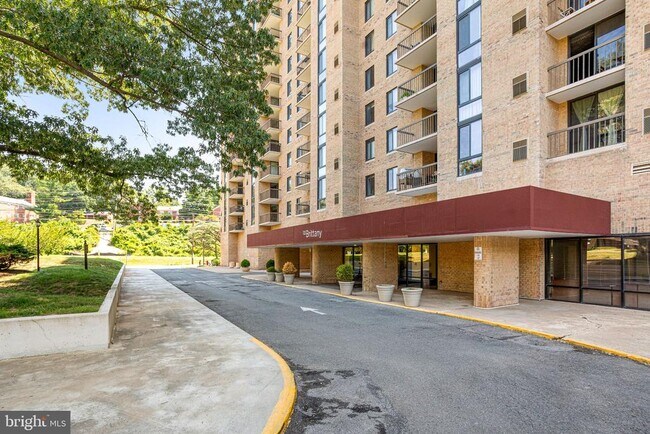 Building Photo - 4500 S Four Mile Run Dr