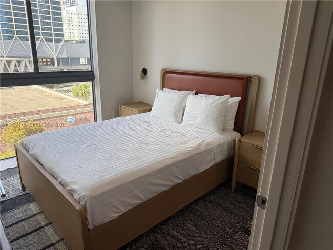 Building Photo - 11 NE 6th St