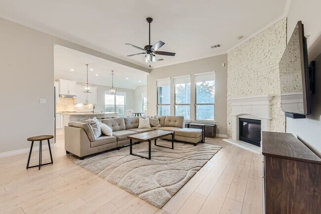 Building Photo - 21808 Esmeralda Dr