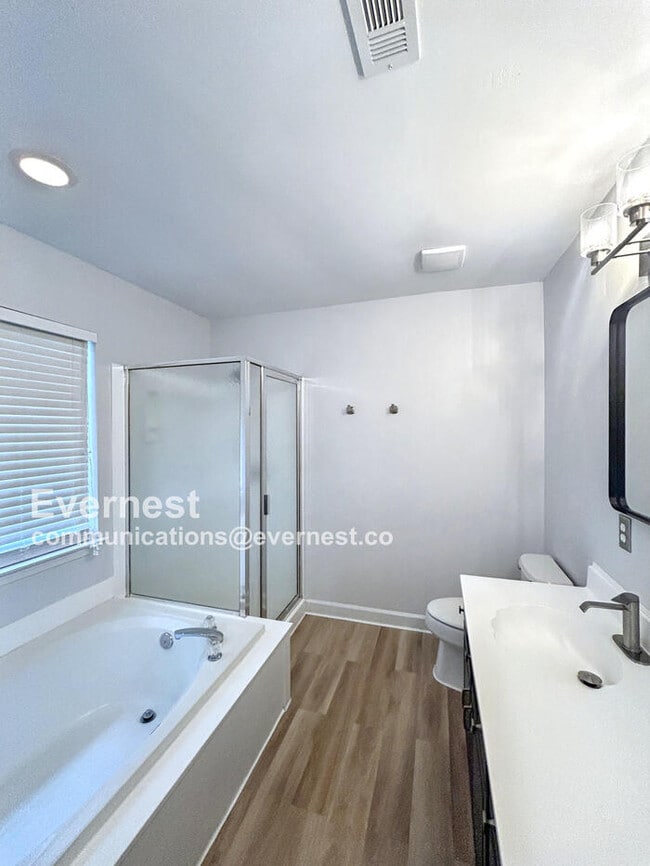Building Photo - 160 Foxtail Dr