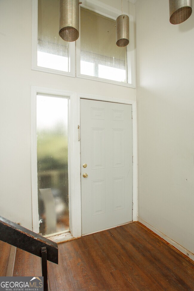 Building Photo - 2143 Ingleside Ave